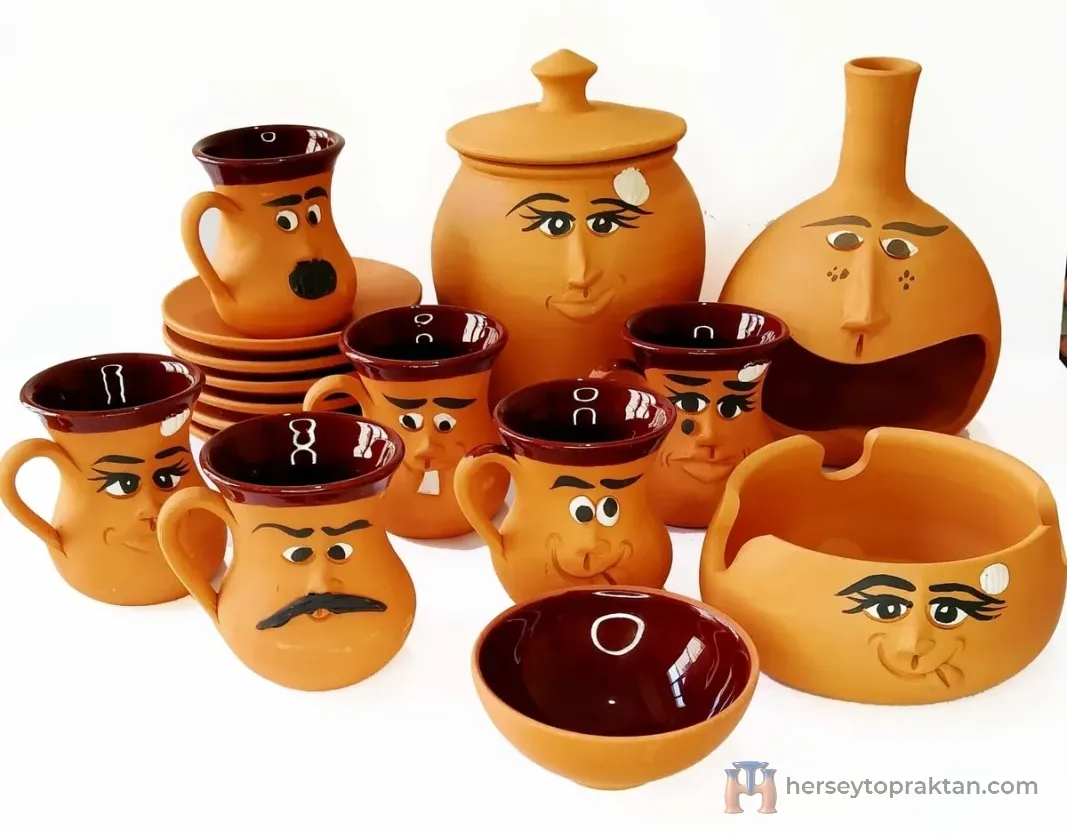 Emojili Toprak Kahve Seti