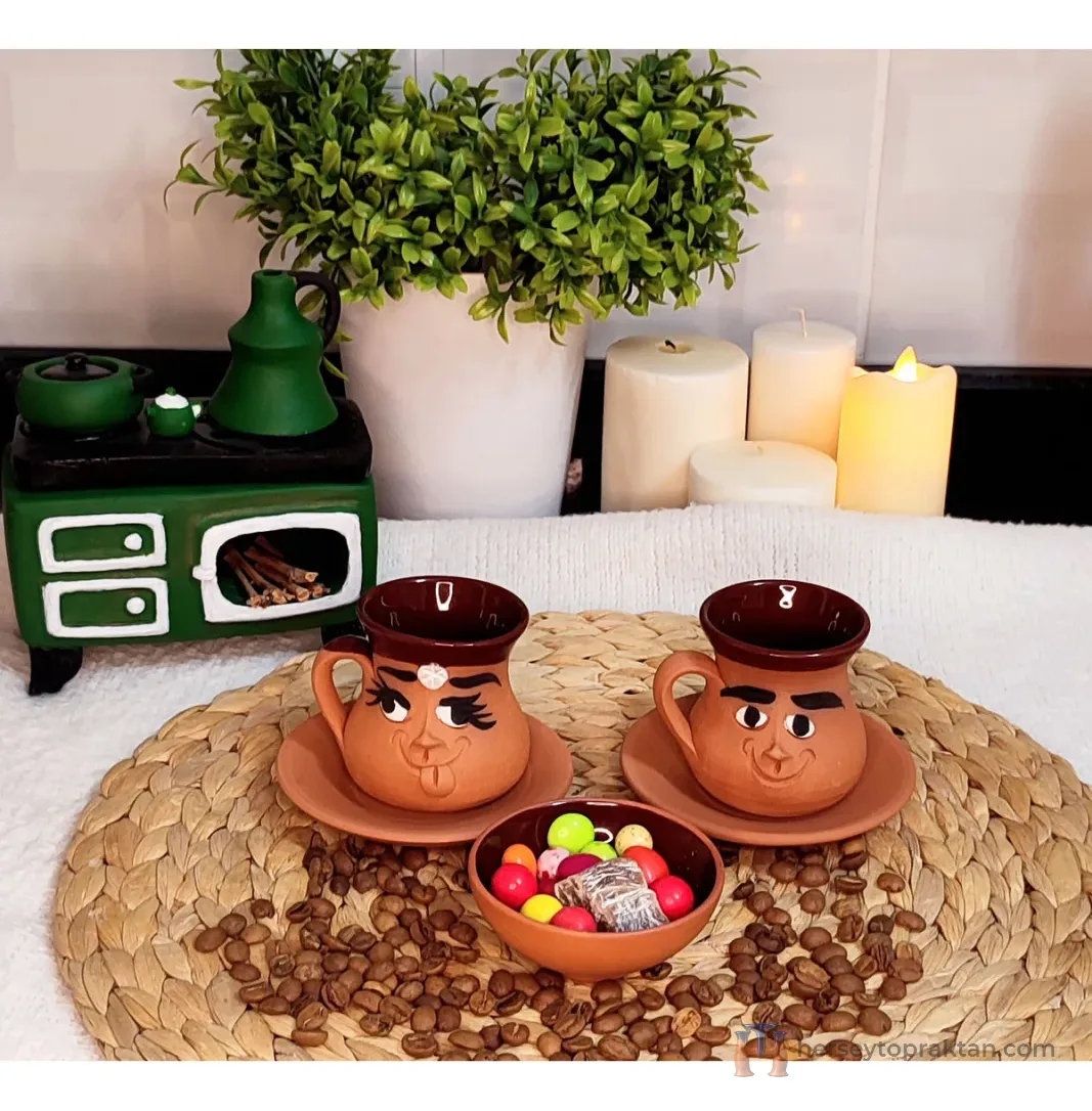Emoji İfadeli 2 Kişilik Kahve Fincan Takımı Kahverengi Klasik Model (Dil Çıkaran & Gülen Erkek)